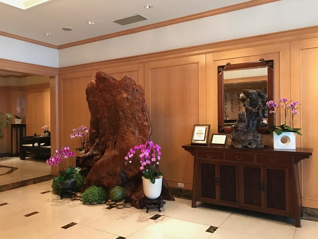Dong Wu Hotel Тайпей Екстериор снимка