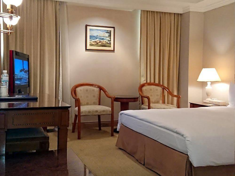 Dong Wu Hotel Тайпей Екстериор снимка