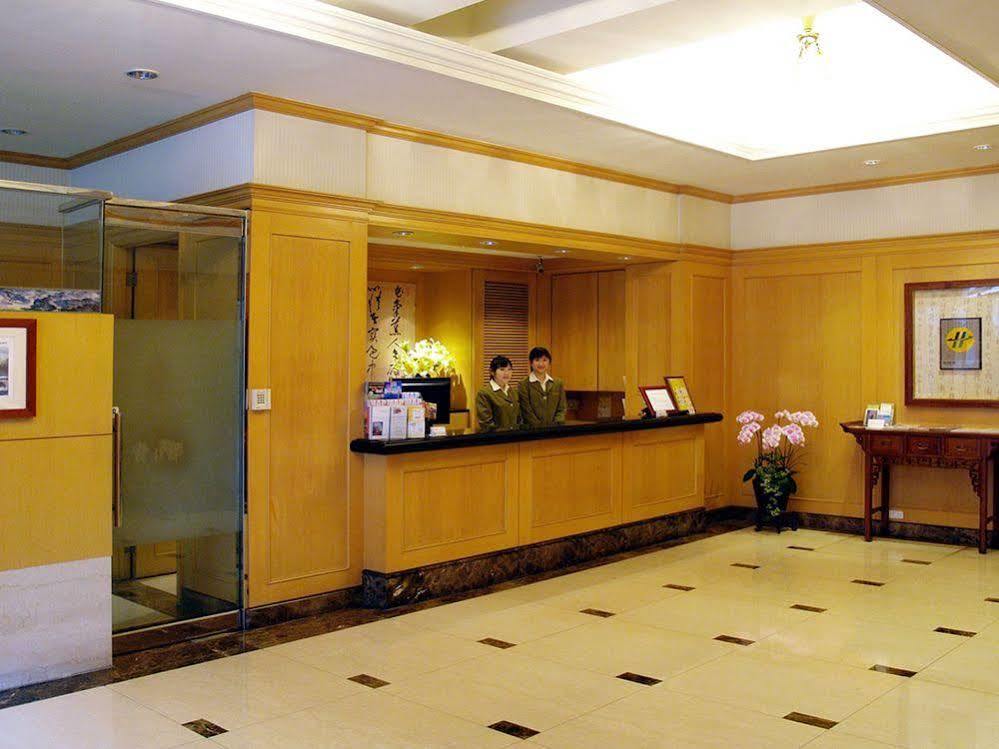 Dong Wu Hotel Тайпей Екстериор снимка